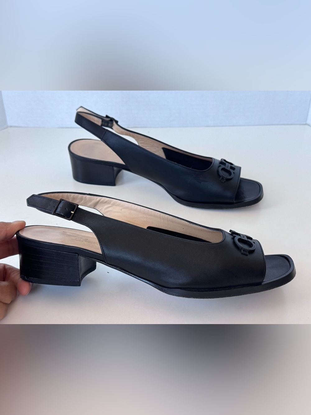 Salvatore Ferragamo Black Leather Slingback Low Heel Gancini Logo Shoes 8.5 - Picture 2 of 11